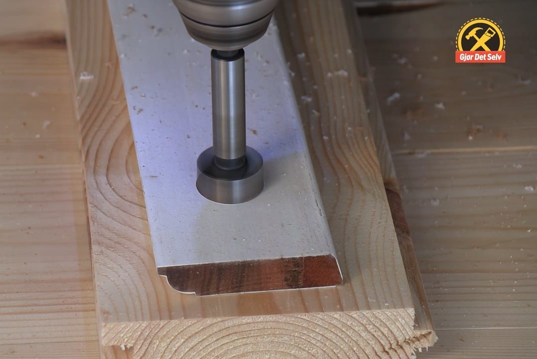 Bor et lite hull større