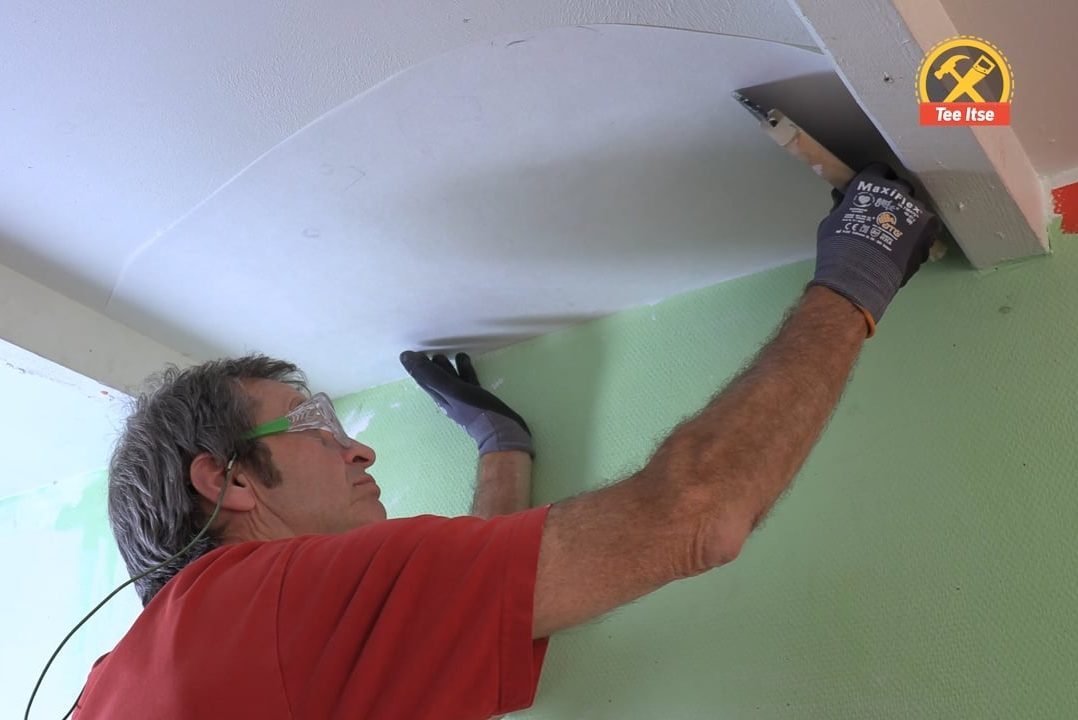 Käytä kumilastaa lasikuitutapetin kanssa