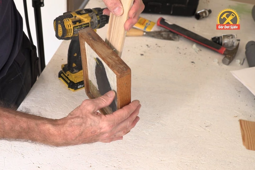 Häng upp bilder i samma höjd