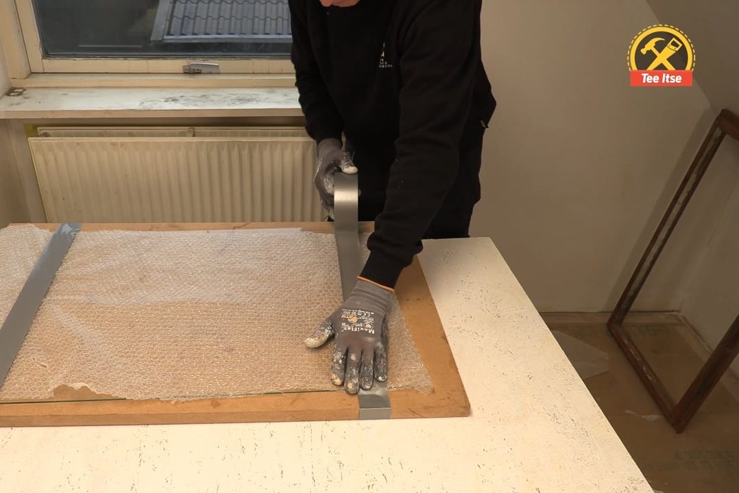 Suojaa ikkunalasi kuljetuksen ajaksi