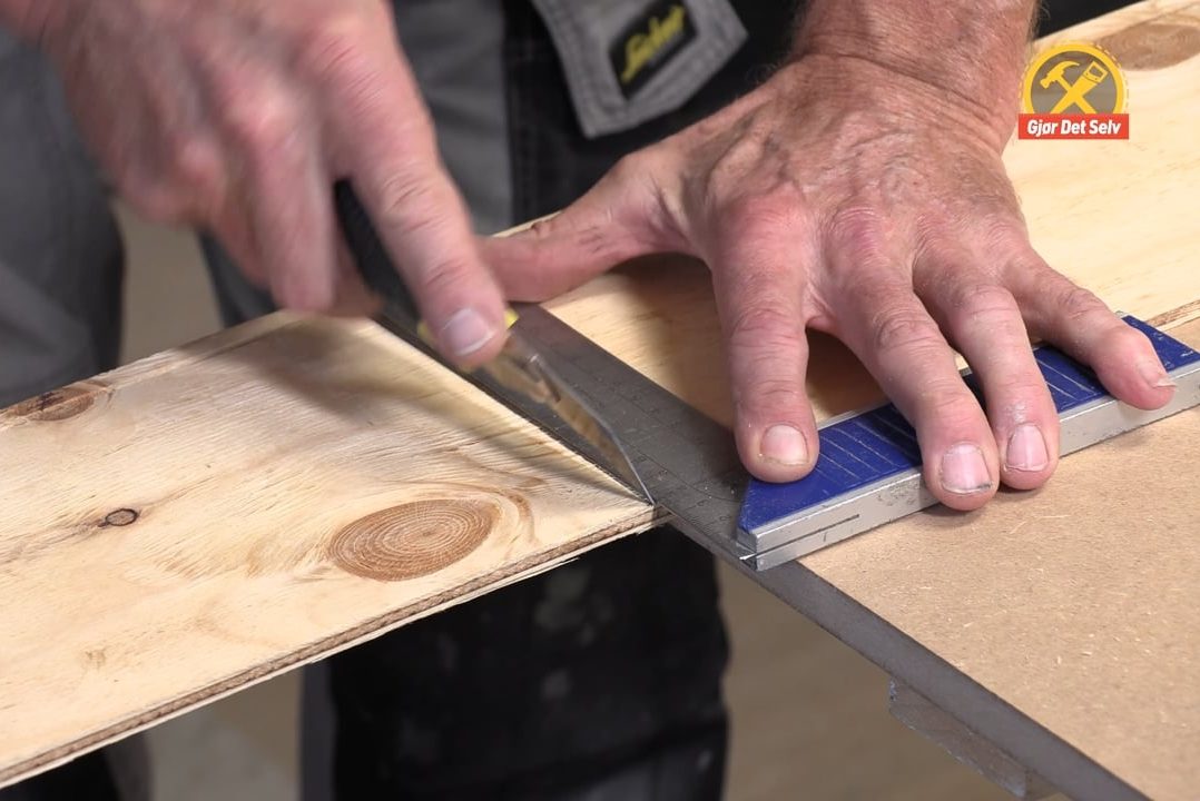 Unngå flisete snitt i kryssfinér