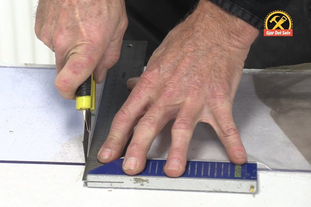 Skarp kant på akrylplaten