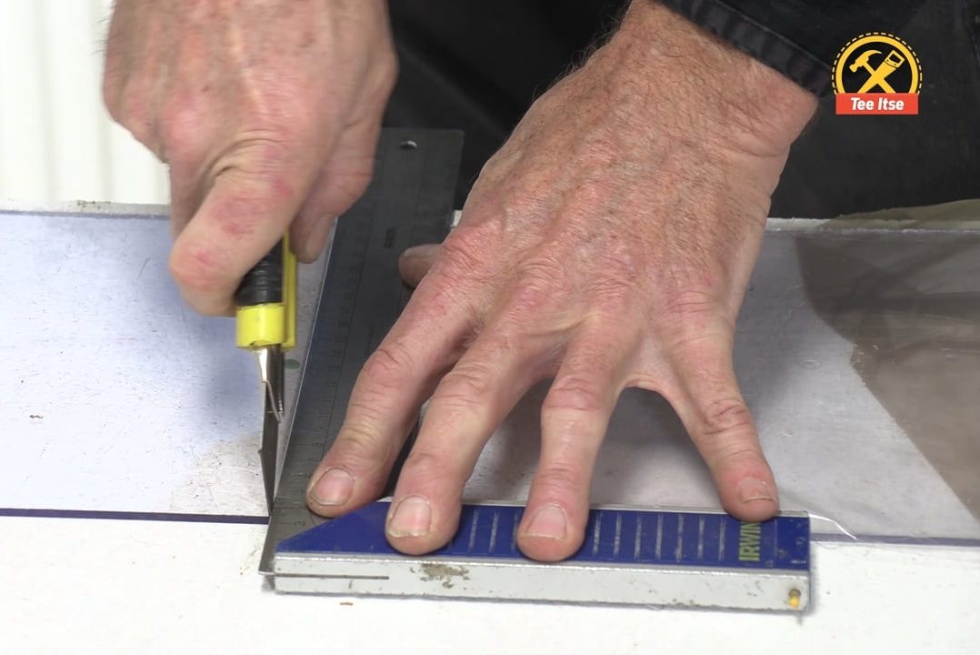 Terävät reunat akryylilevyyn