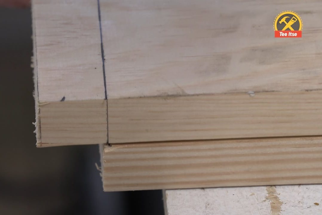 Sahaa ohuita siivuja käsisahalla