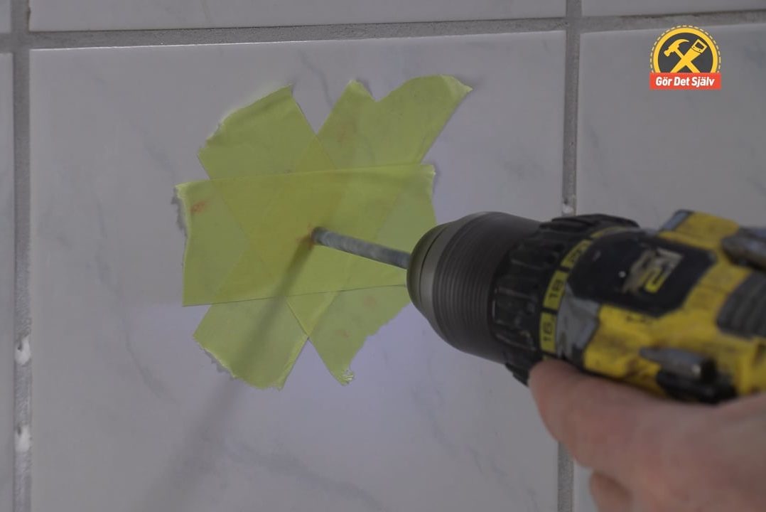 Borra hål i blanka plattor