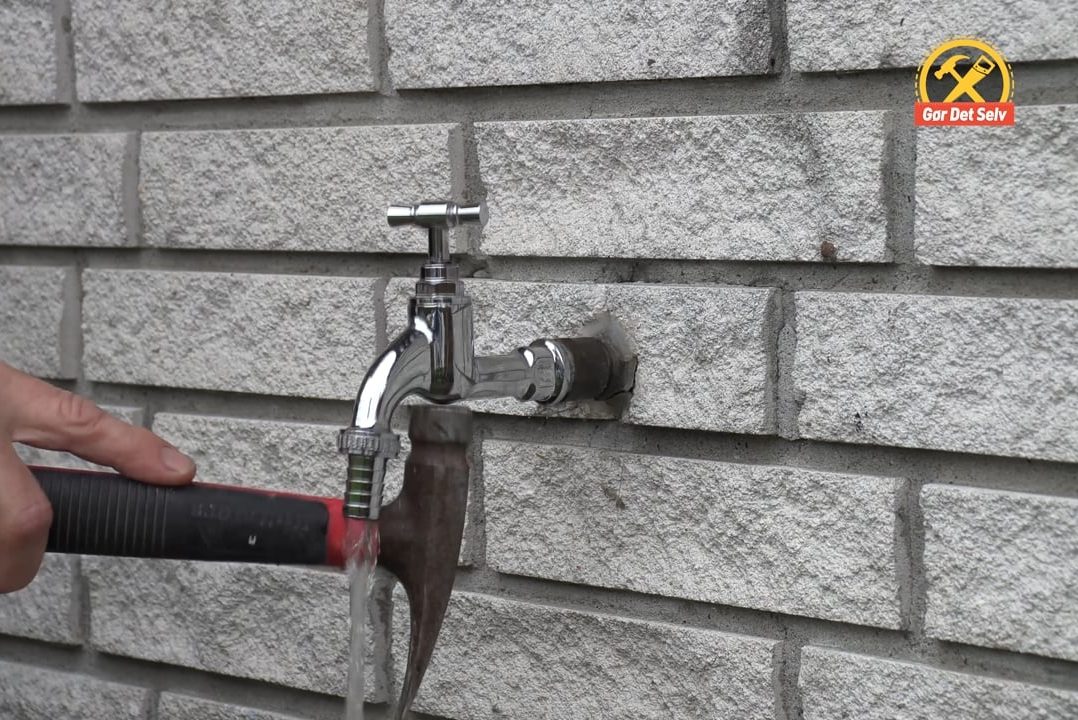 Giv vandhanen et hammerslag