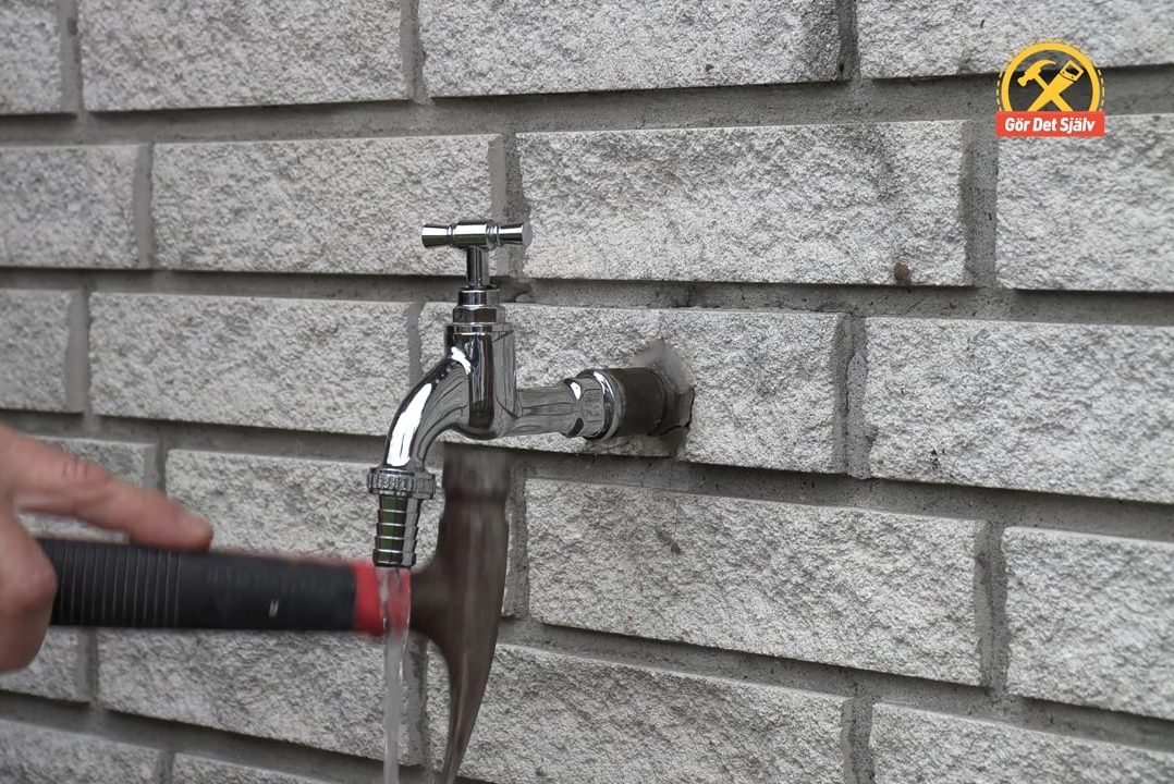 Ge vattenkranen ett slag med hammaren