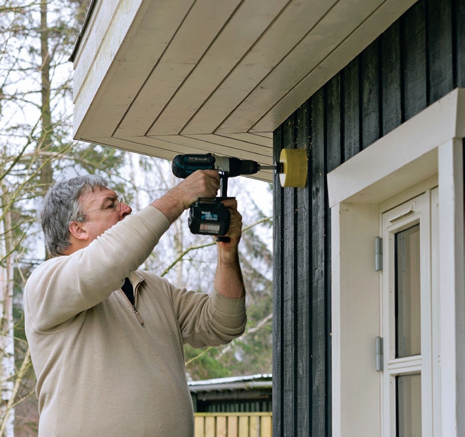 Kylpyhuonetuuletin: Toista työjärjestys ulkopuolella
