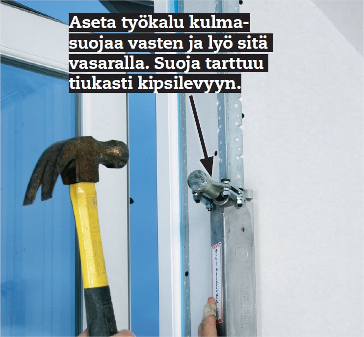 Käyttöullakko: Ulkokulmiin kiinnitetään kulmasuojat