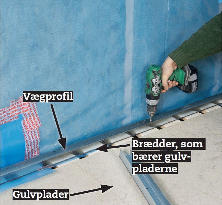 Udnyttelse af loftrum: Skru et vægprofil fast til gulvet