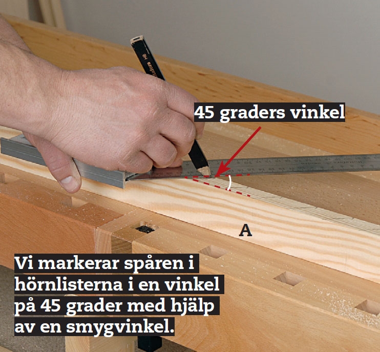 Lägg hörnlisterna till värmepumpsskydd på högkant och markera för de vinklade urtagen för lamellerna