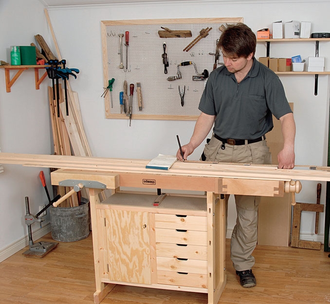 Mål opp til hjørnelister til varmepumpehus