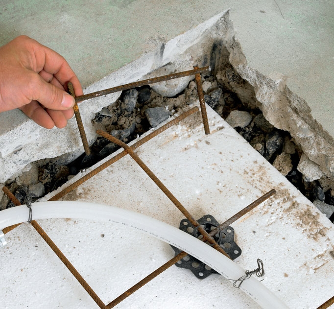 Gjuta in golvvärme i betong: Om armeringsnätet böjer uppåt