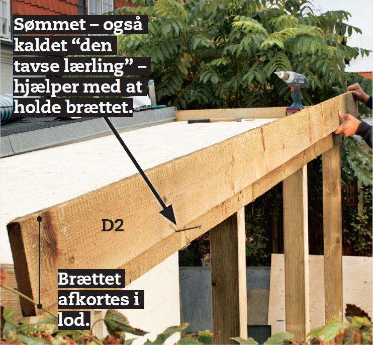 Halvtag byg selv: Det lange sternbræt hænges op