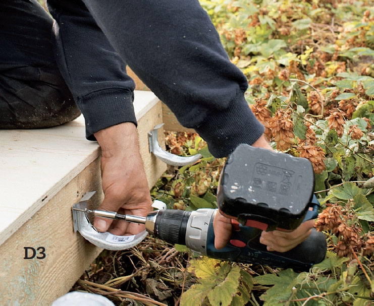 Katos polttopuille: Vesikourun kannattimet