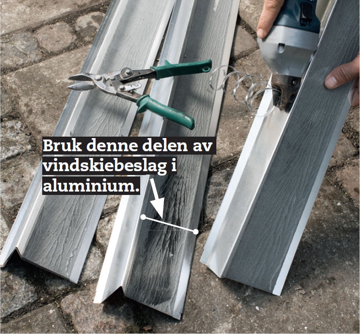 halvtak: Lag en overgang mellom taket på uthuset