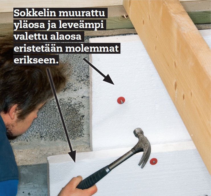 Levyt kiinnitetään sokkeliin