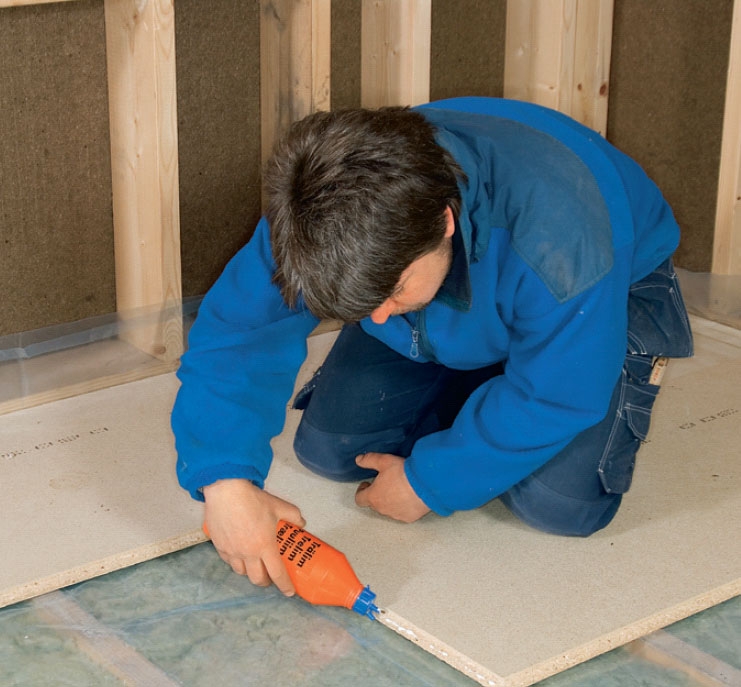 Kantava lattia ruuvataan kiinni palkkeihin