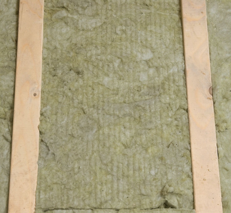 Isolasjonen skal fylle rommet helt