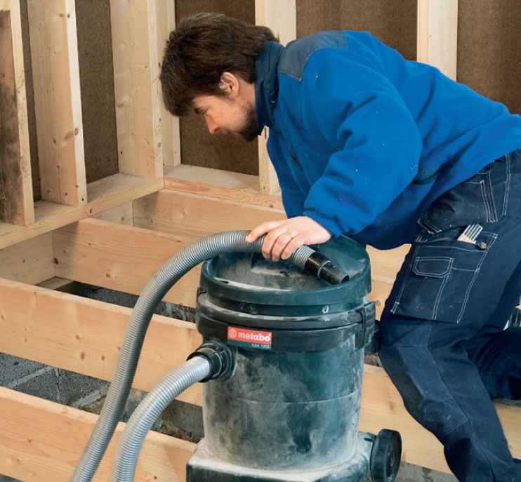 Isolera krypgrund: Allt organiskt material tas bort