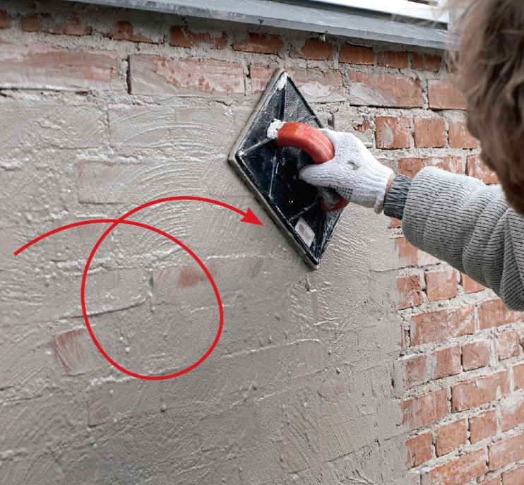 Putsa vägg: Med en rivbräda arbetar du igenom bruket väl