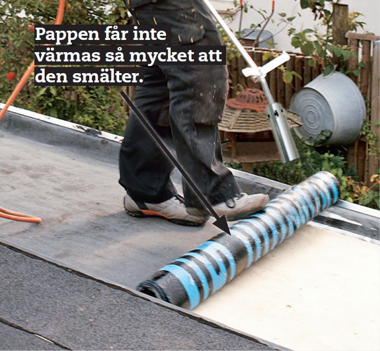 Bygga vedskjul mot vägg: När pappen ligger där den ska