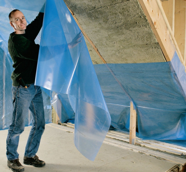 Inreda vind: Sätt upp ångspärren med en överlappning på 20 cm