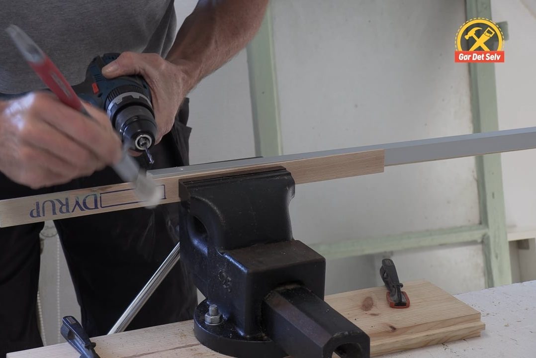 Hold metalboret rent