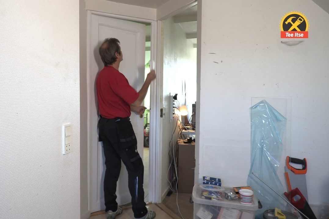 Selvitä, mistä ovi hankaa