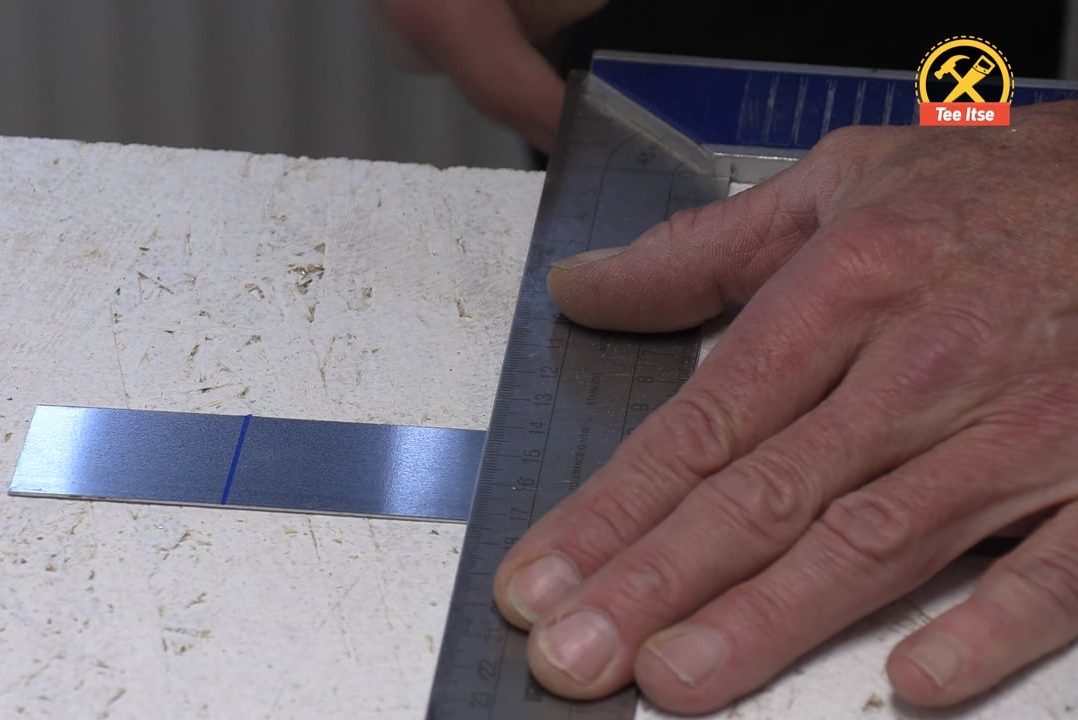 Tarkat merkit metalliin