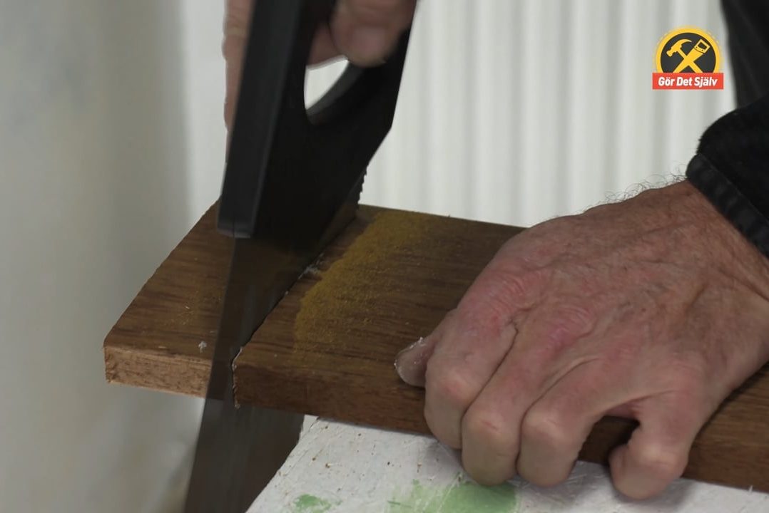 Såga enkelt i hårt trä