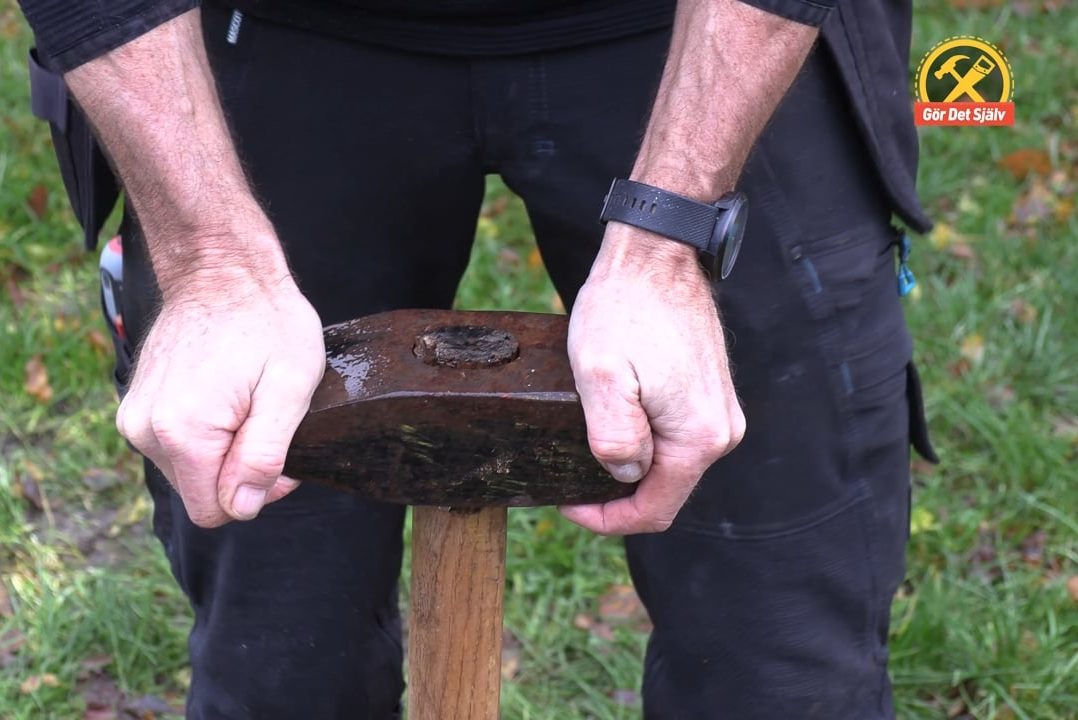 Förstahjälpen för det lösa hammarskaftet