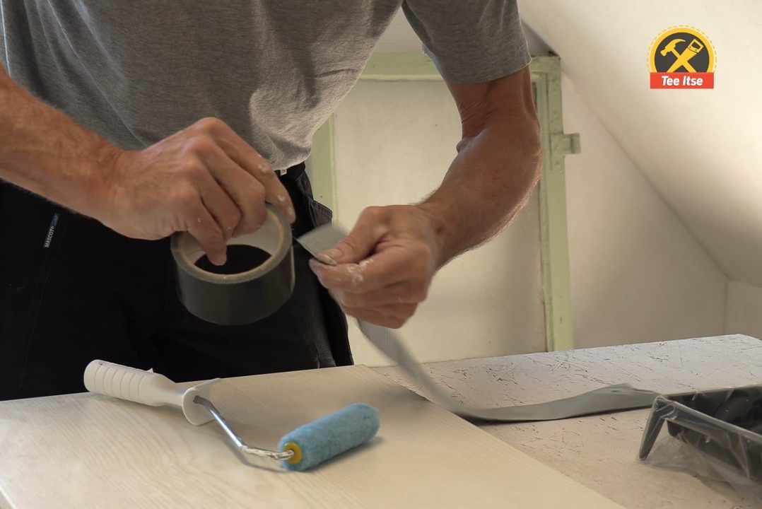 Estä nukan irtoaminen telasta