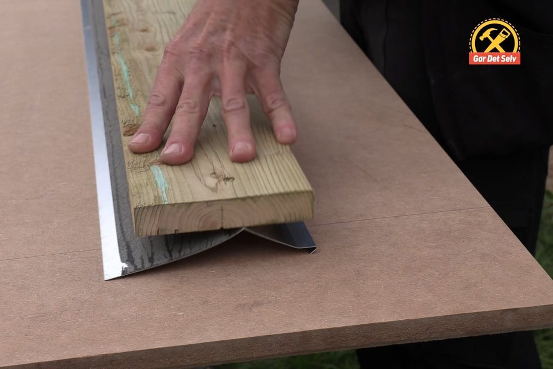 Justér vinklen på aluprofilet