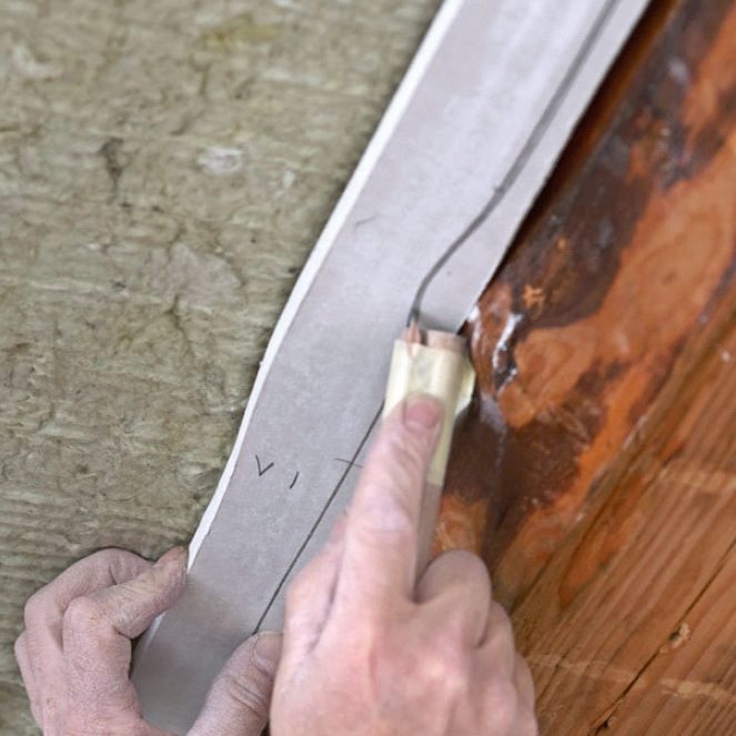 Uusi katto palkkien väliin: Piirrä kieron palkin muodot