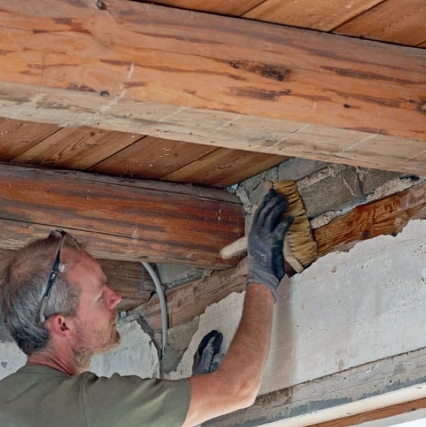 Frilagte tak bjelker: Børst vekk støv og all løstsittende puss