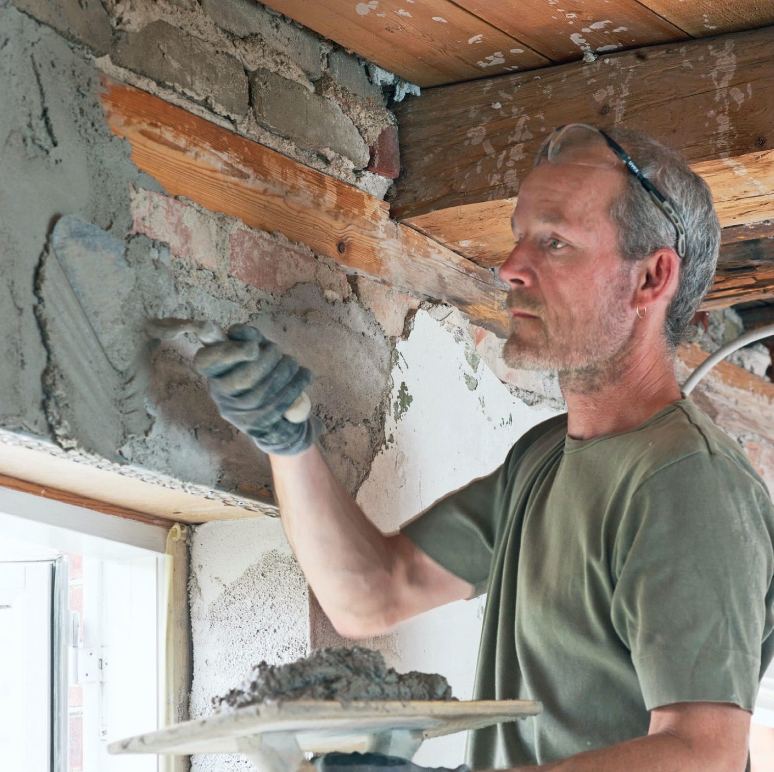 Frilagda bjälkar: Nu är det dags att putsa väggen