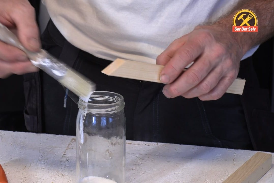 Fordel limen med en pensel