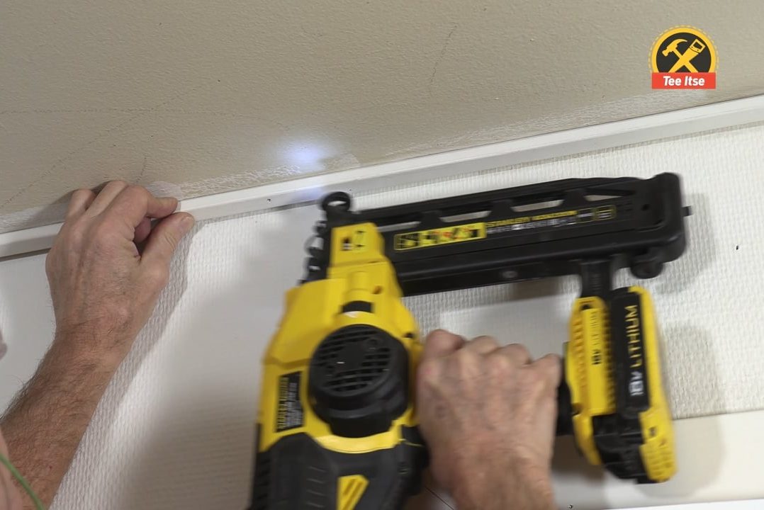 Ammu kattolista kiinni