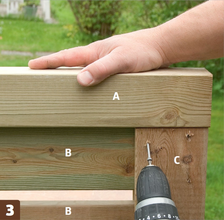 Jäteastia: Komea suoja piilottaa jäteastiat