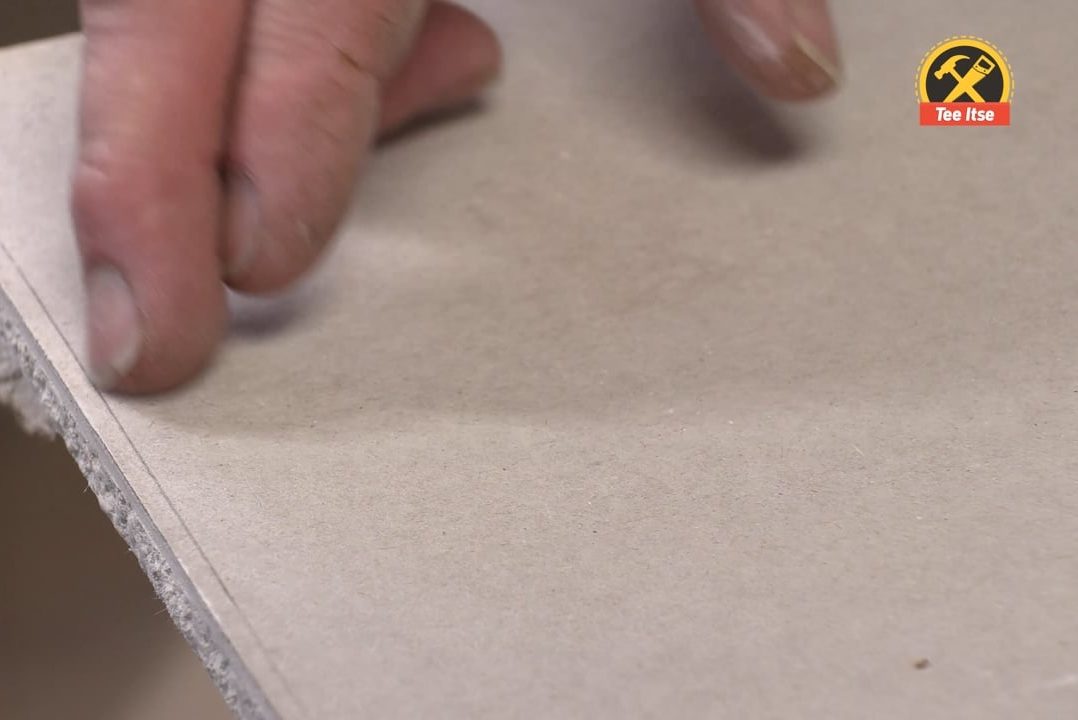 Oikaise kipsilevyn reuna höylällä