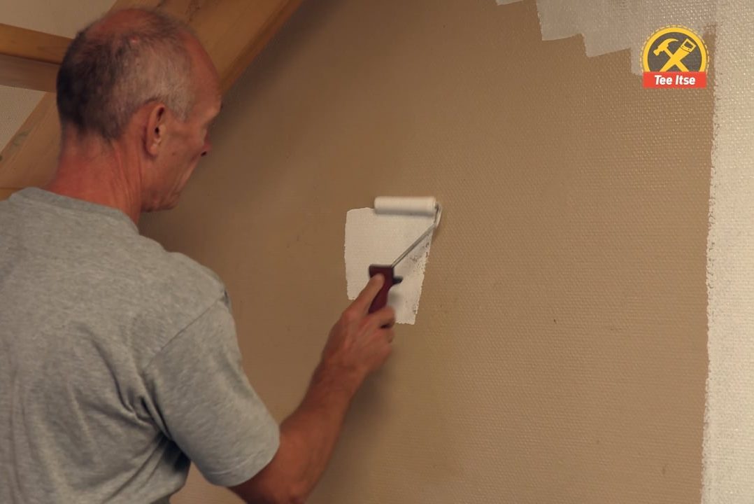 Huomaamaton paikka lasikuitutapettin