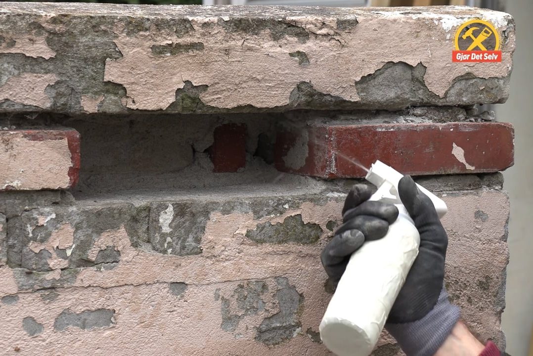 Murverket skal fuktes