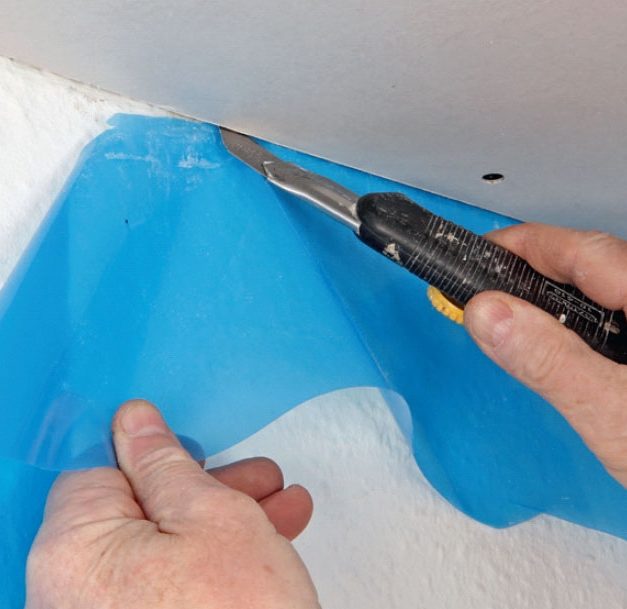 Kipsilevykatto: Leikkaa höyrynsulku katonrajassa