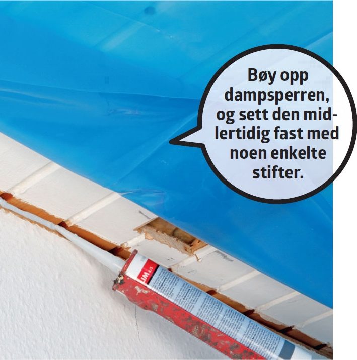 Montere gipsplater i tak: Legg folielim i hjørnet mellom vegg og tak