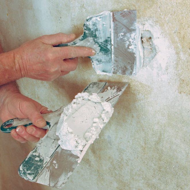 Näin poistat paperitapetin - Paikkaa seinän reiät