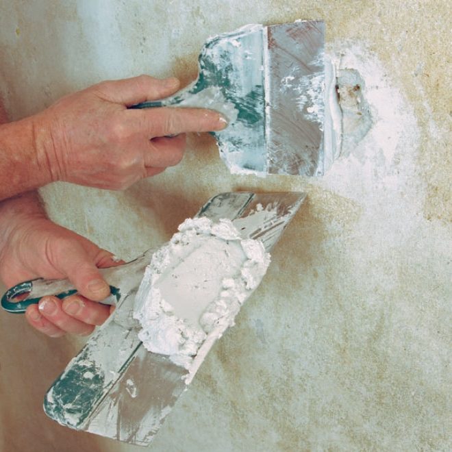 Så blir du av med strukturtapeten - Lappa hål i väggarna