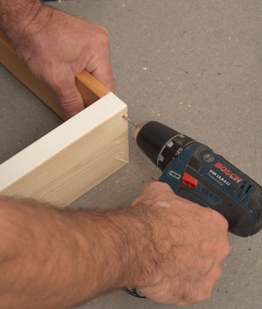 Lydtett innerdør: Forbor i bunnstykket