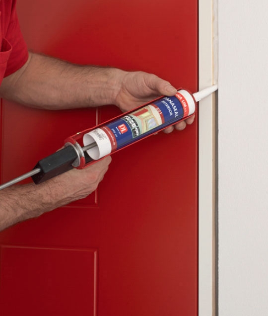 Ljudisolera dörr: Fyll springan med fogmassa