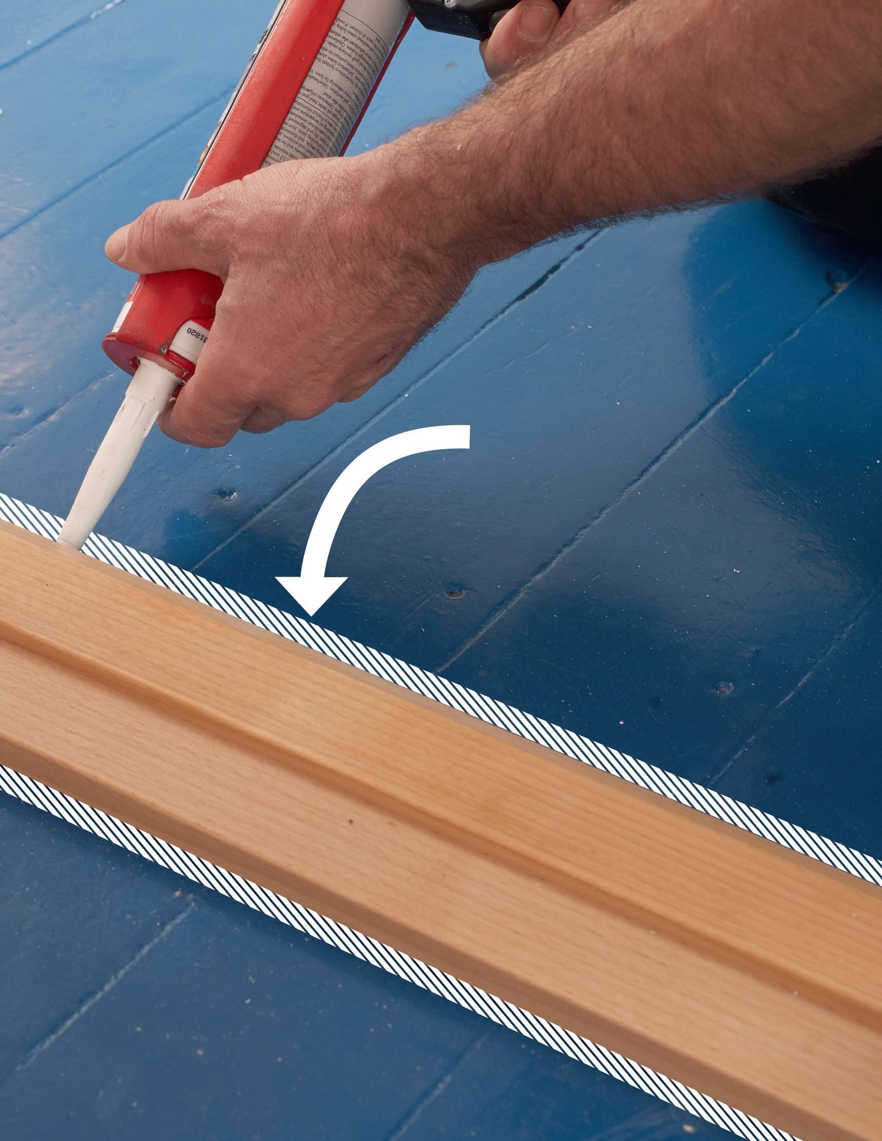 Lydisoleret dør: Fuge ved dørtrinnet